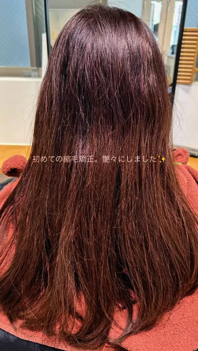 豊中駅近くの美容室【Palacchi 豊中店】
〒560-0021大阪府豊中市本町1丁目8-2 日住豊中本町ビル 2F
豊中駅徒歩3分
阪急宝塚線豊中駅を南口から出て、歩道橋を銀座通り商店街側へ渡り、商店街をまっすぐ通り抜けます。抜けたところのスクランブル交差点にある元日住サービスの2階です。
［学業時間］
店舗年中無休（公休日水曜日、その他）
10:00 ~ 21:00
縮毛矯正最終18:00
カラー・パーマ最終19:00
カット最終20:00
[Menu]
おすすめ⭐️カット＋髪質改善縮毛矯正オベリクス＋トリートメント ¥22,300（指名料込み）

指名料 ¥1100
カット ¥2900
カラー ¥5000〜
パーマ ¥5000～
縮毛矯正 ¥12000〜
トリートメント ¥2700〜

組み合わせクーポン多数！お気軽にご相談ください✨

幅広い年齢層にご来店くださっています！男性のお客様も多数いらっしゃいます🤗
ロングヘアのお客様の比率が年々高まっていますが、ミディアム、ショート、メンズカットなんでも全力で似合わせます💖

縮毛矯正のお客様多いです！しっかり癖を伸ばしたい。ナチュラルな質感にしたい。とにかく艶々にしたい。酸性ストレート？髪質改善？何を選べばいいかわからない🤦そんな方は是非ご相談ください✨

ヘアカラーはブリーチ無しのワンカラーで『艶感』『透明感』『くすみ感』のバランスを大切にお客様のご要望に応えます！数十種類の薬剤から独自の配合で調合します✨

ヘアケアに関しては独自の視点を持っています！ベースの施術でいかにダメージさせないかを重点に置き、その上で質感を向上するヘアケアに移りたいと思います！お客様がやってみたいヘアケアがあればしっかりさせて頂きますので何でもご相談ください✨

ご予約、ご相談のDMお気軽に✉️

#豊中髪質改善 #豊中美容室  #豊中縮毛矯正 #豊中 #豊中オッジィオット #パラッチ豊中店 #hair  #豊中ヘアカラー